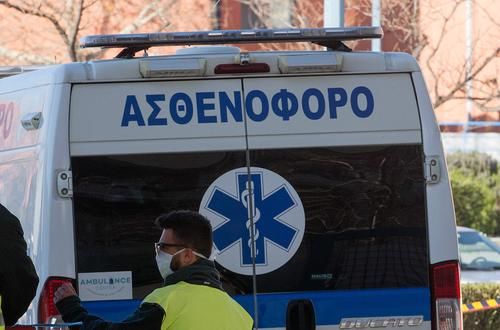 Священник в Греции облил кислотой митрополитов во время церковного суда.