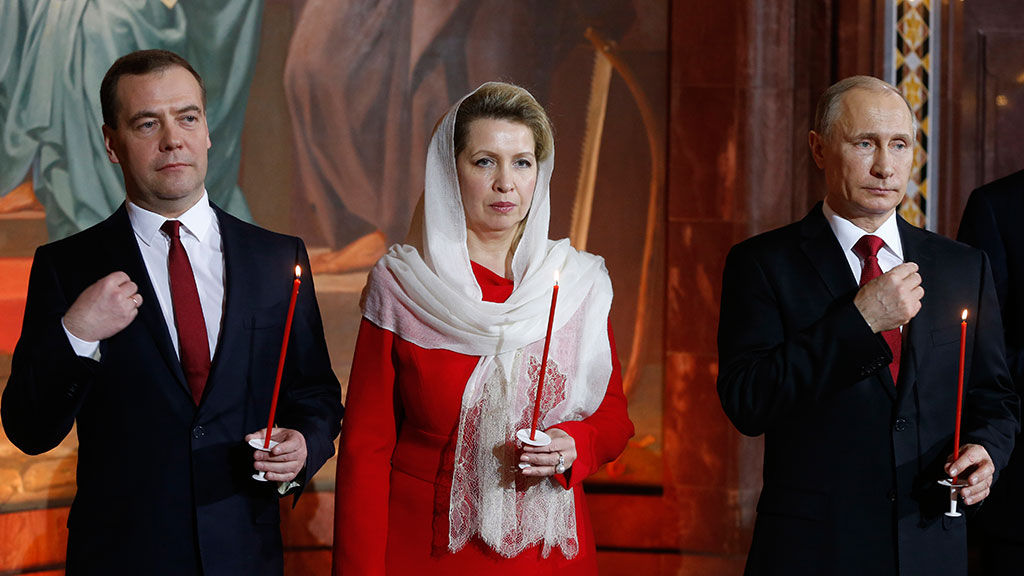 Putin şi Medvedev, împreună la slujba de Înviere la Catedrala din Moscova. 