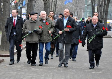 Igor Dodon s-a dovedit a fi un bun cunoscător al creației eminesciene, numind mai multe titluri și chiar recintînd cîteva rînduri din opera marelui poet.