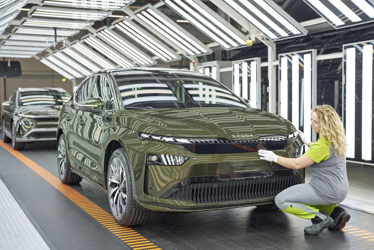 Skoda запустила в серию обновлённые кроссоверы Enyaq и Enyaq Coupe.