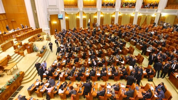 România reduce la jumătate numărul burselor pentru moldoveni. 