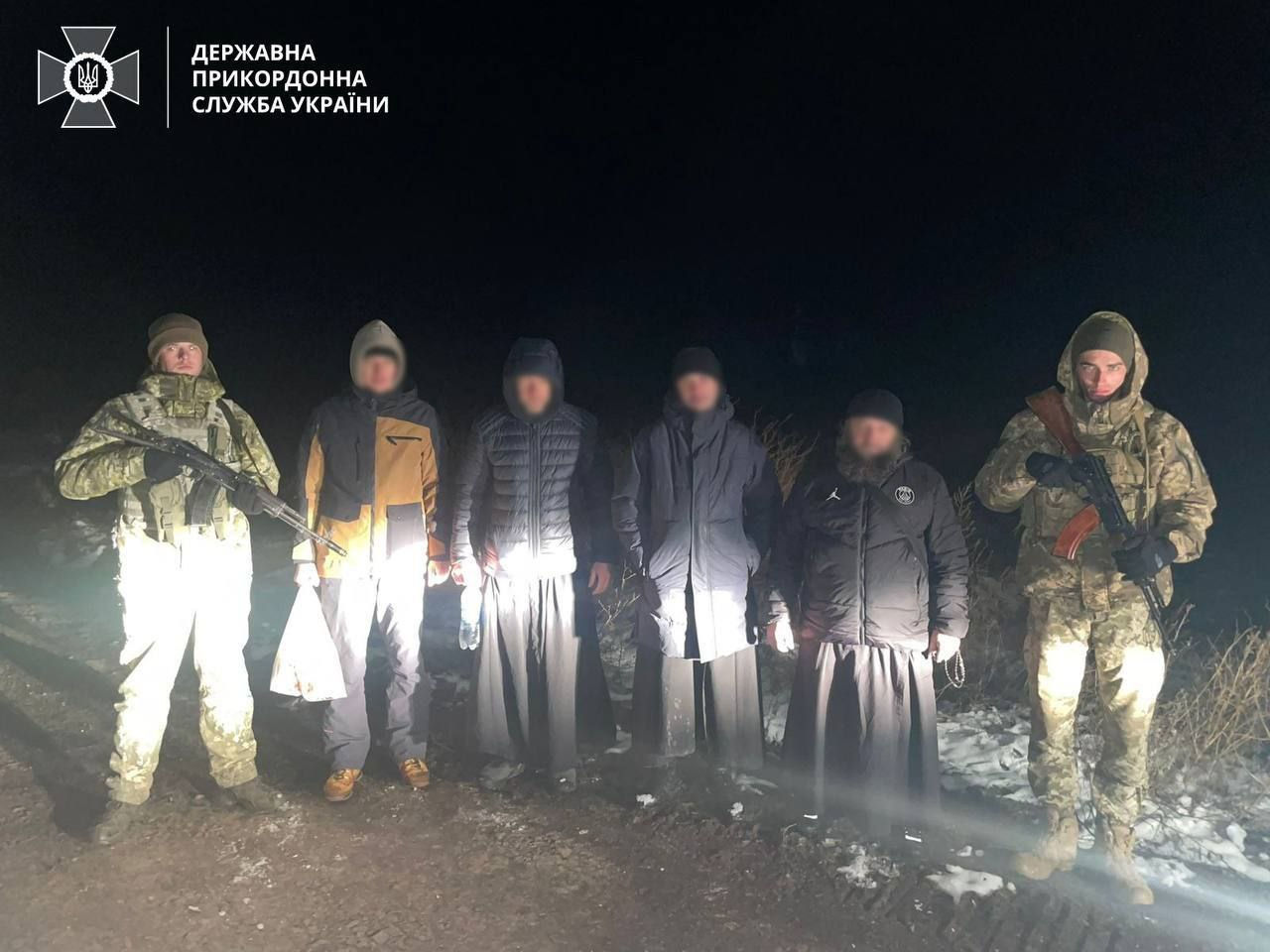 У границы с Молдовой задержали нарушителей, трое были в церковной одежде.