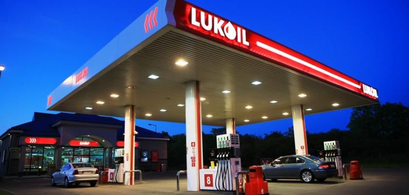 Doi dintre cei mai mari petroliști din Moldova au majorat prețurile la benzină și motorină cu 60 de bani și respectiv 1,10 lei. Foto: inpolitics.ro