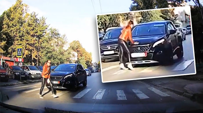 В столице женщина едва не попала под колеса автомобиля.