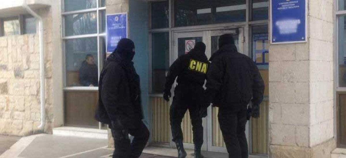 Операция проходит в рамках расследования о незаконной выдаче сертификатов.