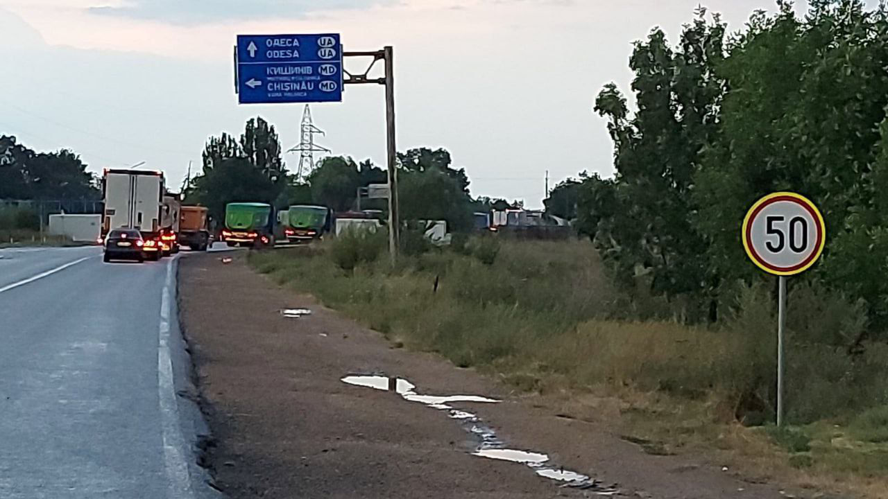 Движение на КПП Паланка и КПП Тудора приостановлено из-за аварии.