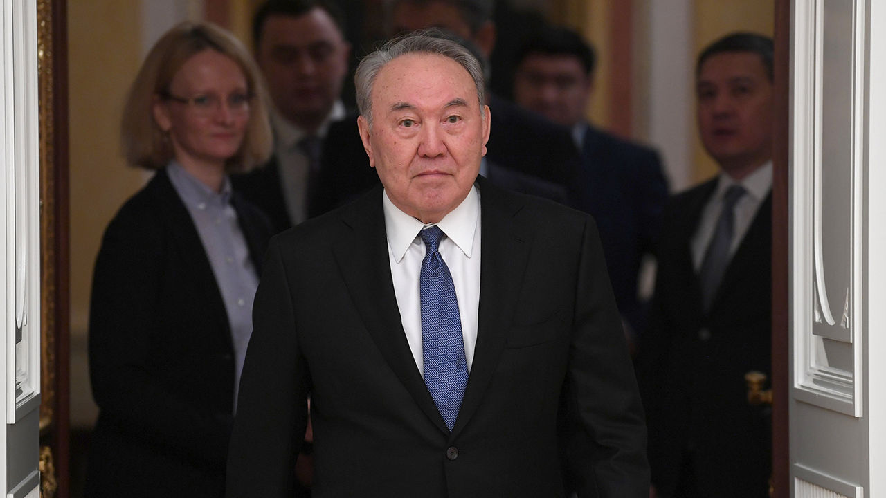 Назарбаев рассказал, почему распался СССР.