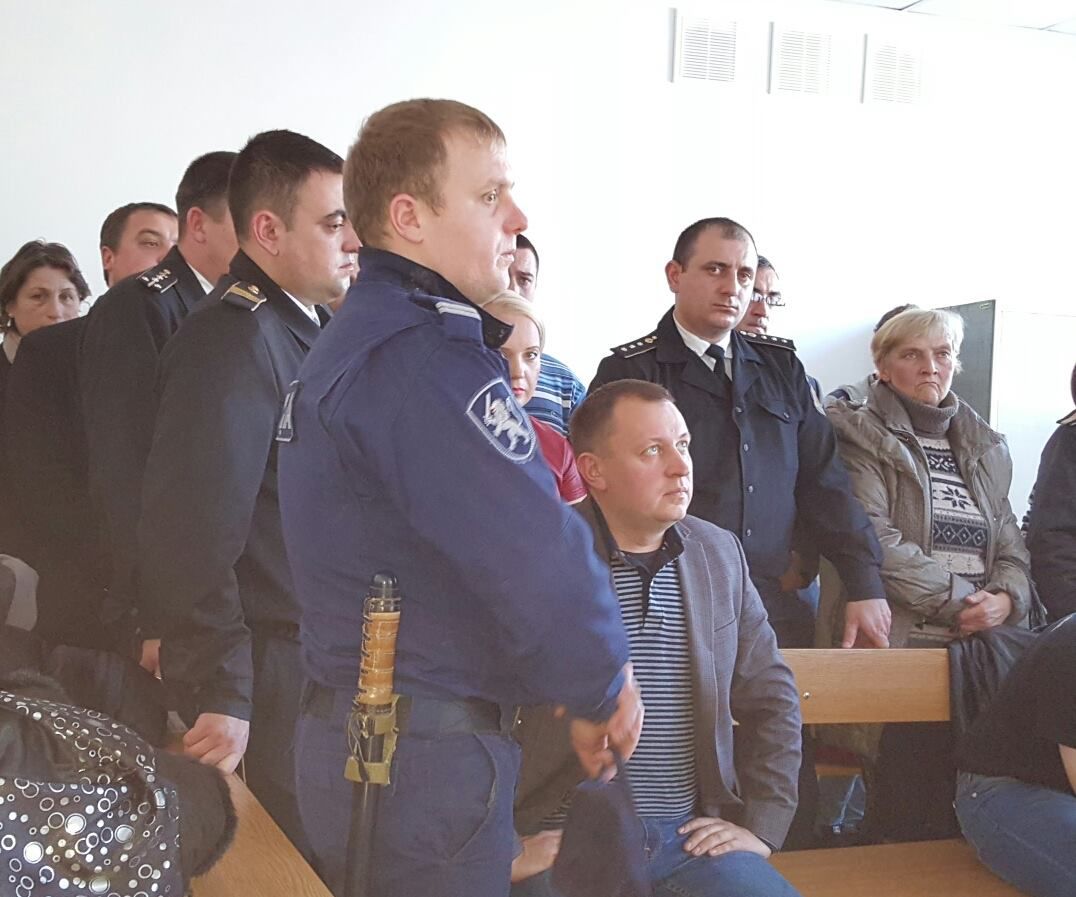 Если вину манифестантов докажут, им грозит до трёх лет тюрьмы.