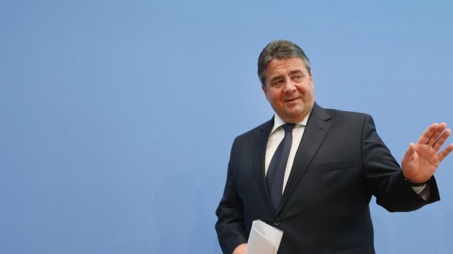 Вице-канцлер Германии выступил за снятие санкций с России.