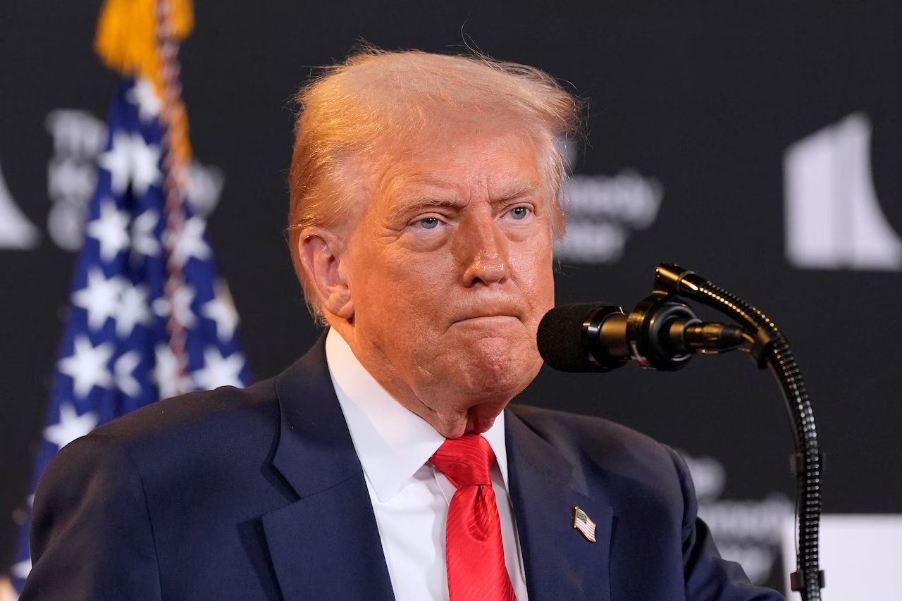 Trump: Zelenski poate opri războiul renunțând la Crimeea și aderarea la NATO.
