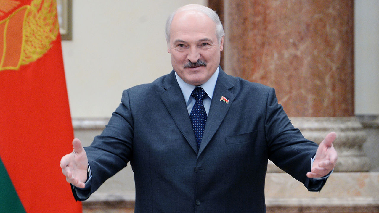 Лукашенко заявил о готовности самому лечить больных COVID-19.