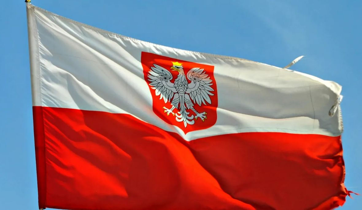 В воздушное пространство Польши залетел разведывательный аэростат из Беларуси.
