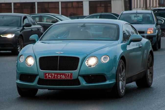 Скандал с роскошными автомобилями, зарегистрированными на молдавское посольство в Москве, продолжается. 