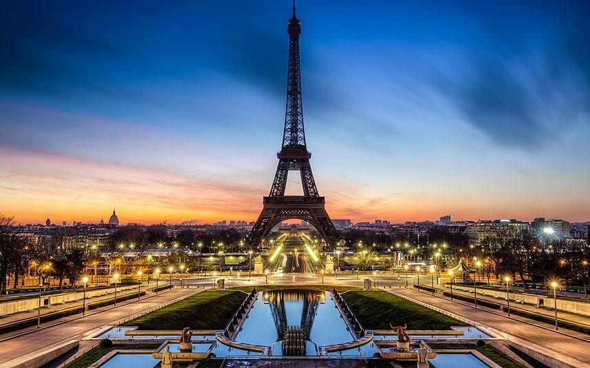 Parisul a atras un număr record de turişti străini și francezi în 2017.