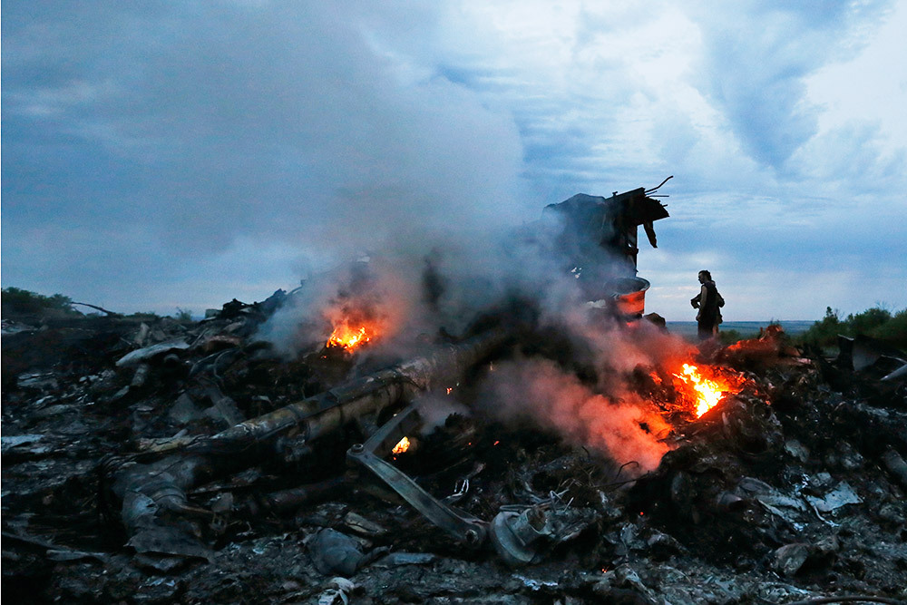 Самолет, принадлежавший компании Malaysia Airlines, был сбит на высоте 10 км над территорией Украины.