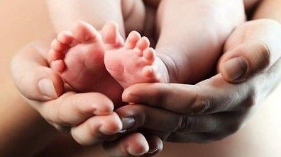 Mama bebelușului, care mai are încă patru copii, a oferit fetița spre vânzare pe Facebook.