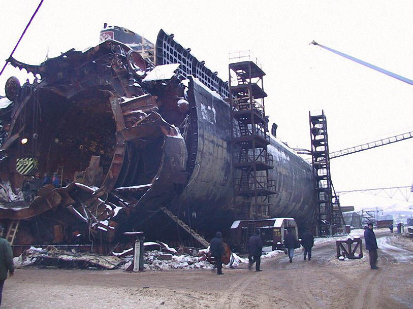 Подводная атомная лодка «Курск» затонула 12 августа 2000 года.