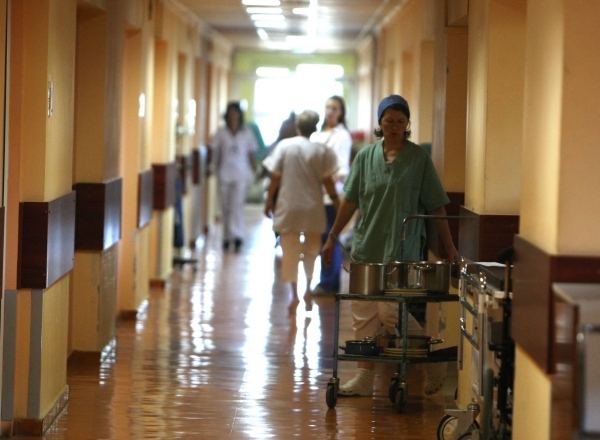 O fetita de 4 ani a ajuns la spital cu arsuri, oparindu-se cu supa care urma sa fie servita copiilor la gradinita.