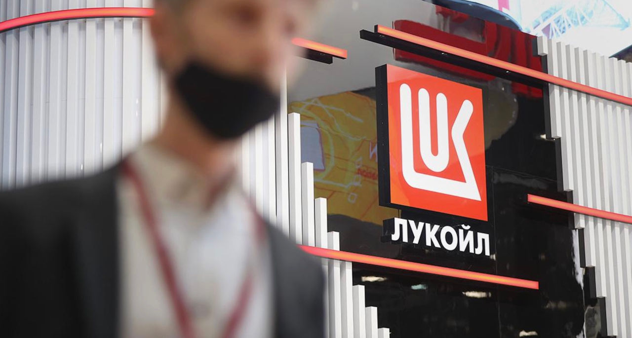 O companie din Abu Dhabi, interesată de achiziția activelor Lukoil.