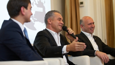 Succesul în politică, dar şi în afaceri, depinde de voinţa pe care o ai şi de echipa din care faci parte.