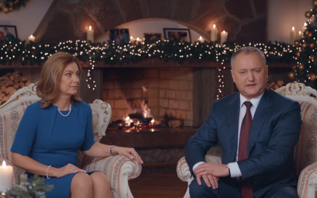Igor Dodon, criticat după ce a transmis mesajul de Revelion alături de soţie