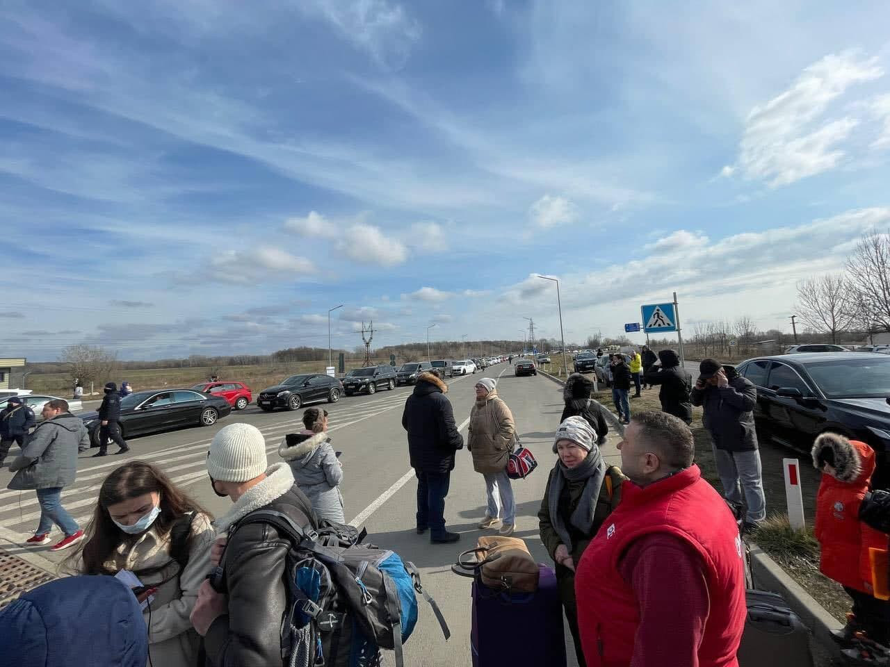 События на границе с украиной сегодня последние. Украинские беженцы. Пересечение границы с Украиной. Беженцы в Молдове. Беженцы из Украины в Молдове.