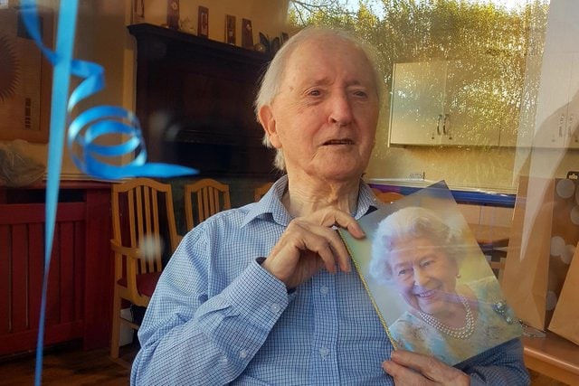 Победивший коронавирус 100-летний британец раскрыл секрет долголетия.