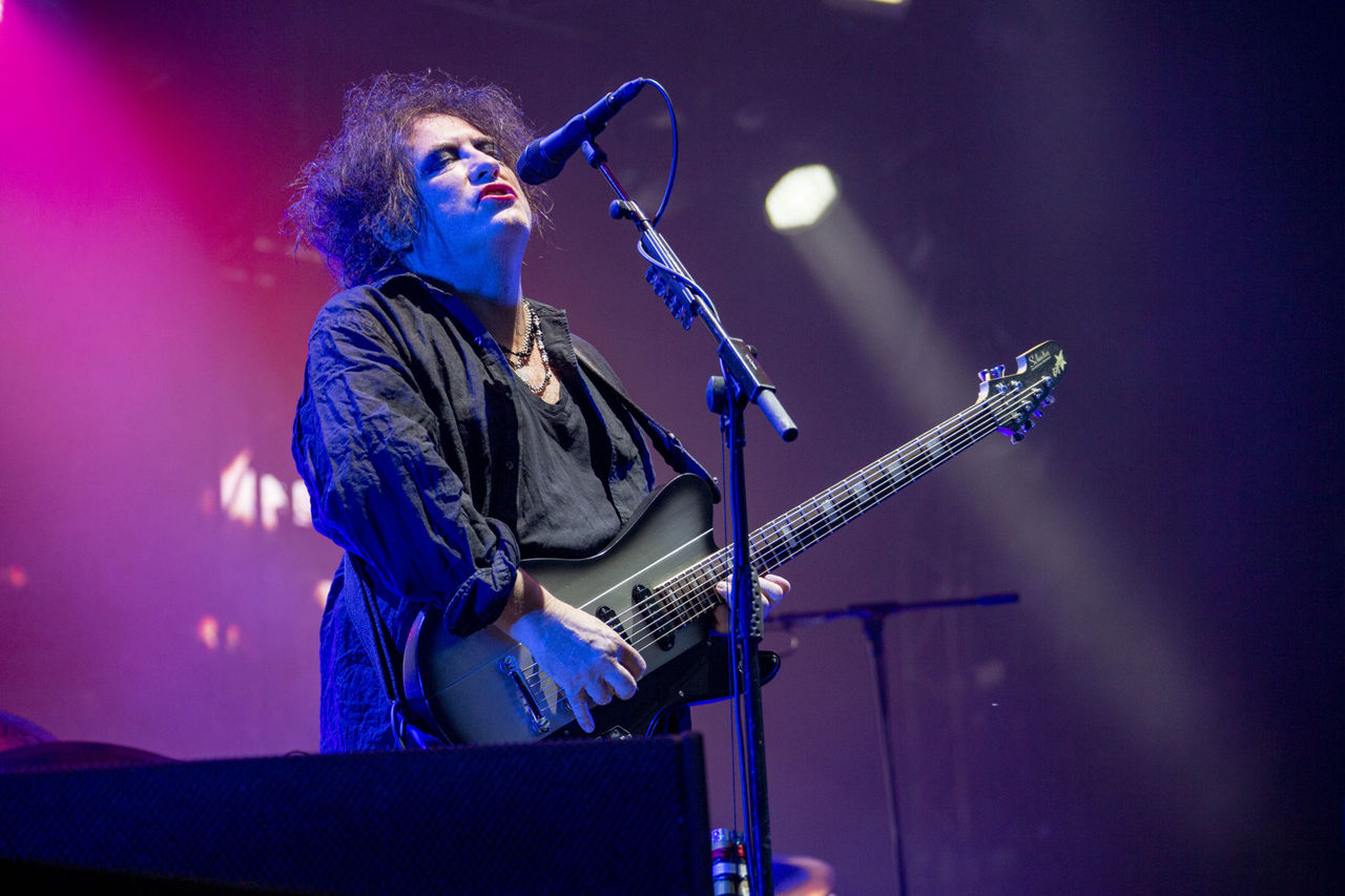 Солист The Cure предсказал дату смерти Елизаветы II десять лет назад.