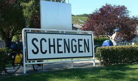 Renunţarea la Spaţiul Schengen ar costa statele membre peste 20 de miliarde de euro. Foto: AP