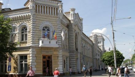 Ulterior, el a fost demis de de primarul general, Dorin Chirtoacă. Fostul jurist este cercetat penal în libertate. 