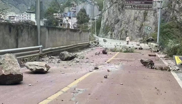 В Китае произошло мощное землетрясение: десятки жертв.