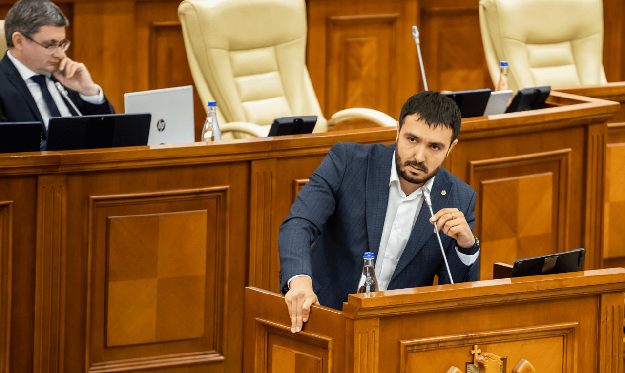 Plățile deputatului Alexandr Suhodolski, suspendate din cauza absențelor nemotivate.