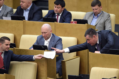 Группа депутатов Госдумы предлагает запретить звонки через сервисы IP-телефонии, в частности через Skype, на номера абонентов российских операторов.