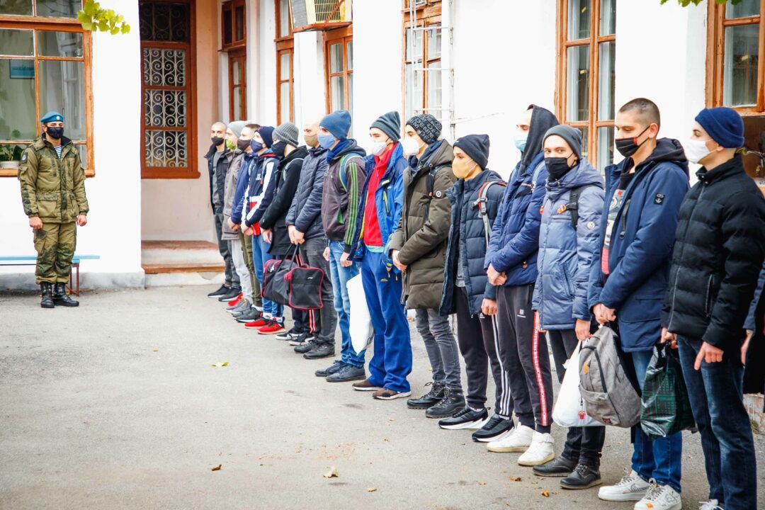 В Приднестровье новобранцы осеннего призыва отправились на службу.
