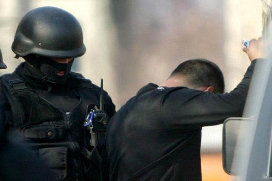 Operaţiune antidrog: 12 arestaţi şi 14 de kg de droguri confiscate. Foto simbol: dcnews.ro