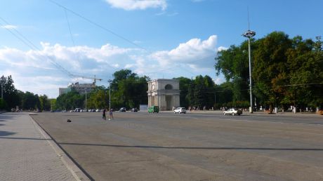 Не поделили площадь Великого национального собрания.