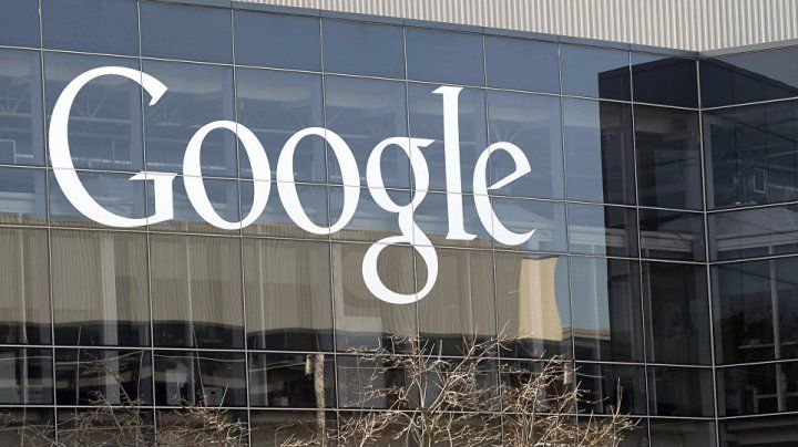 Google contestă amenda record de 2,42 miliarde de euro impusă de Comisia Europeană.