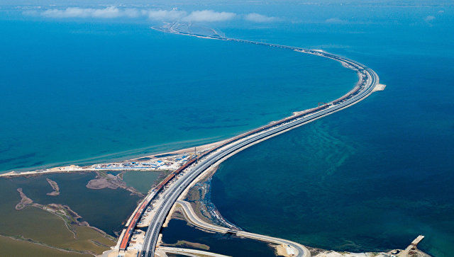 На картах Google Крымский мост подписали на украинском языке. Фото: ria.ru
