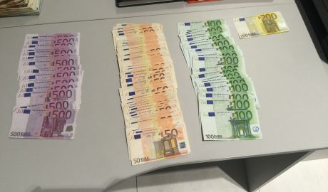 Doi cetăţeni ai Israelului sunt cercetaţi penal pentru contrabandă cu valută în proporţii deosebit de mari.