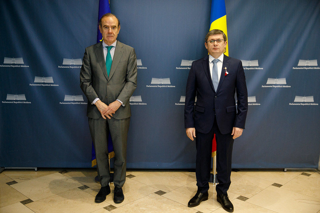 Спикер Гросу встретился замгенсекретаря Европейской службы внешних связей.