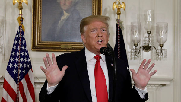 Трамп срифмовал лозунг о строительстве стены на границе с Мексикой.