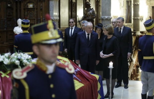 Timofti a depus o coroană în memoria Reginei Ana. Foto: stirileprotv.ro.