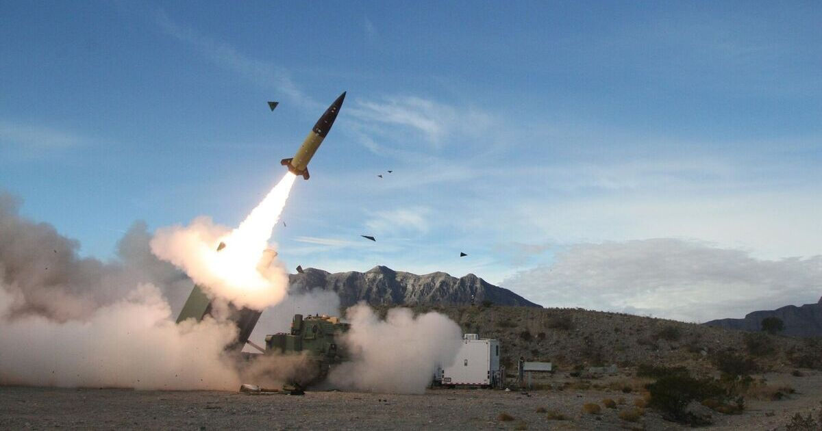 Украина попросила США разрешить применять ATACMS для ударов по России.