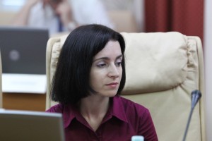 Ministrul Educației, Maia Sandu, îndeamnă toți părinții „să vină cât mai des pe la școală”, ca să vadă ce mai fac odraslele lor.