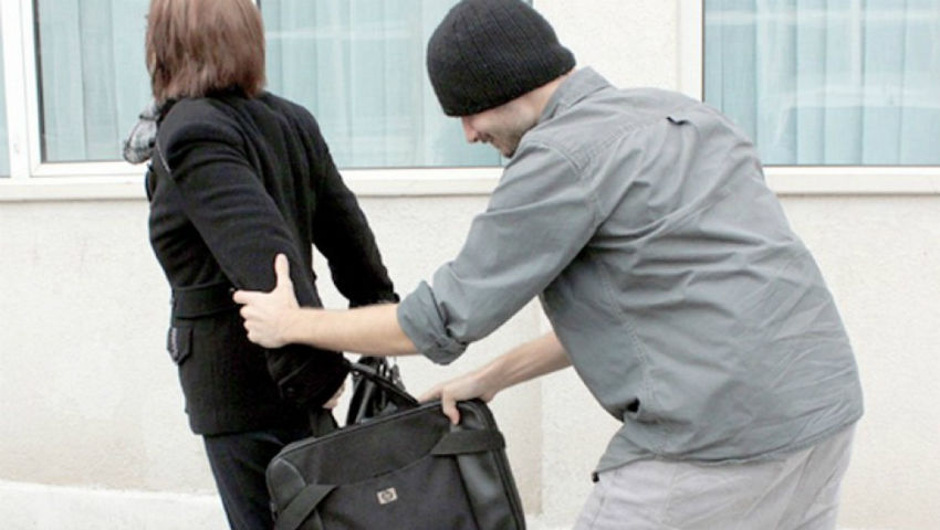Infractori minori, reținuți. Schema prin care îşi atacau victimele. Foto simbol: unica.md