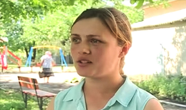 Женщина просила прийти кого-нибудь из медицинского персонала, чтобы помочь ей родить ребенка, но в итоге родила сама прямо на больничной койке.