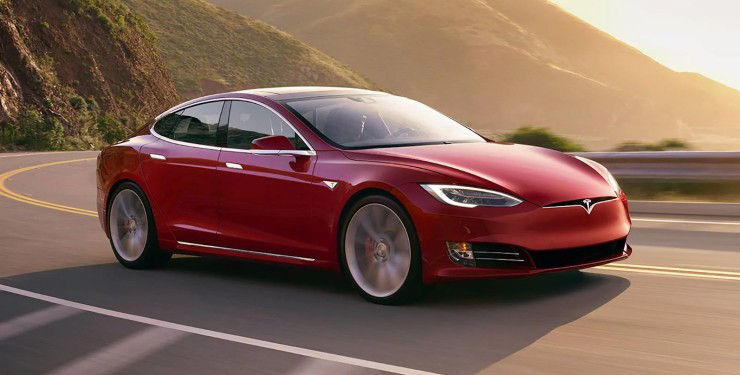 В США на Tesla подали коллективный судебный иск.