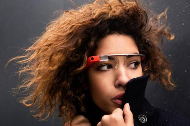 Cei care au cumpărat ochelari inteligenţi Google Glass nu au voie să îi vândă sau să îi împrumute unei alte persoane. 