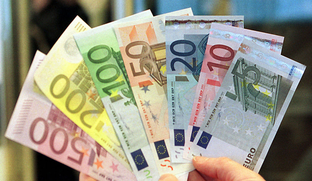 Leul se apreciază în raport cu moneda unică europeană.