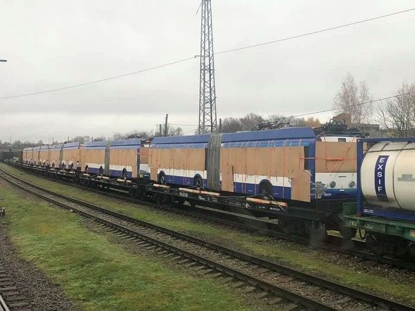 В Кишинев везут 10 из 25 троллейбусов, приобретенных в Риге. Фото: actualitati.md.